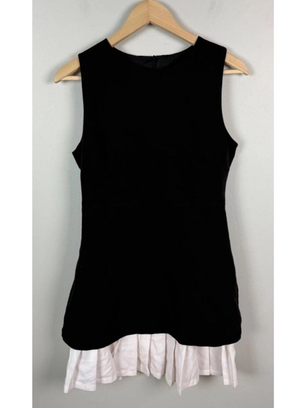 Commense Black Sleeveless Dress Pink Pleated Hem Stretch Size Medium Women’s